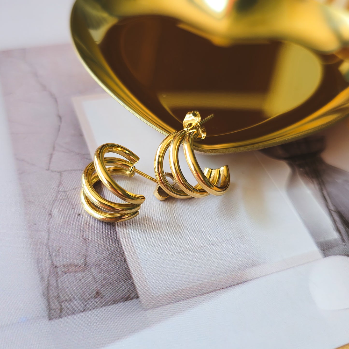C shaped line earrings 1.5cm
