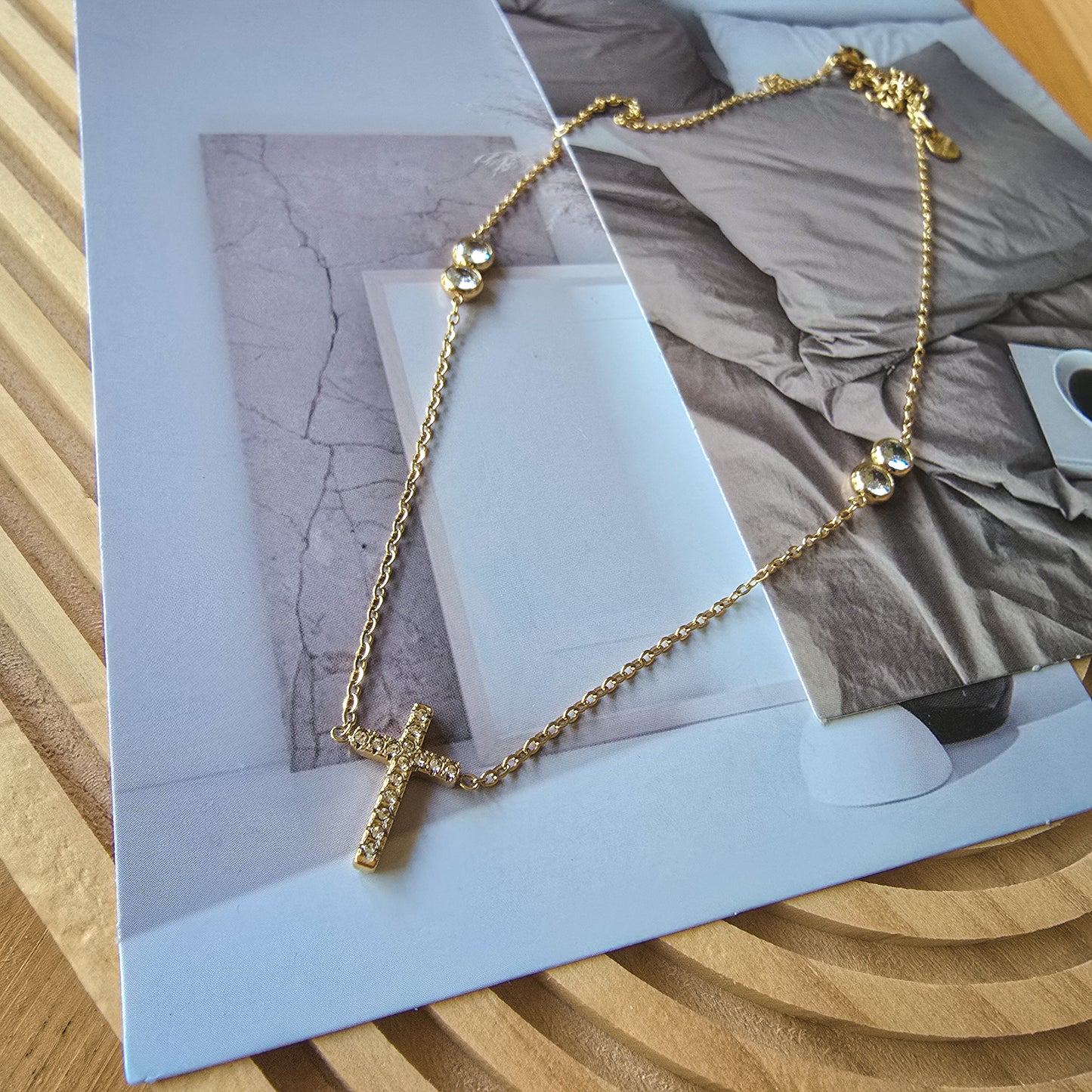 Rhinestone pendant cross necklace