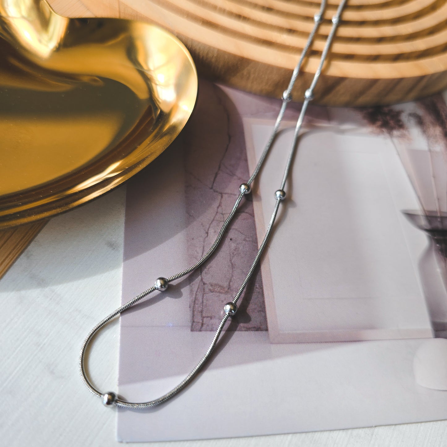 Round bead silver snake necklace