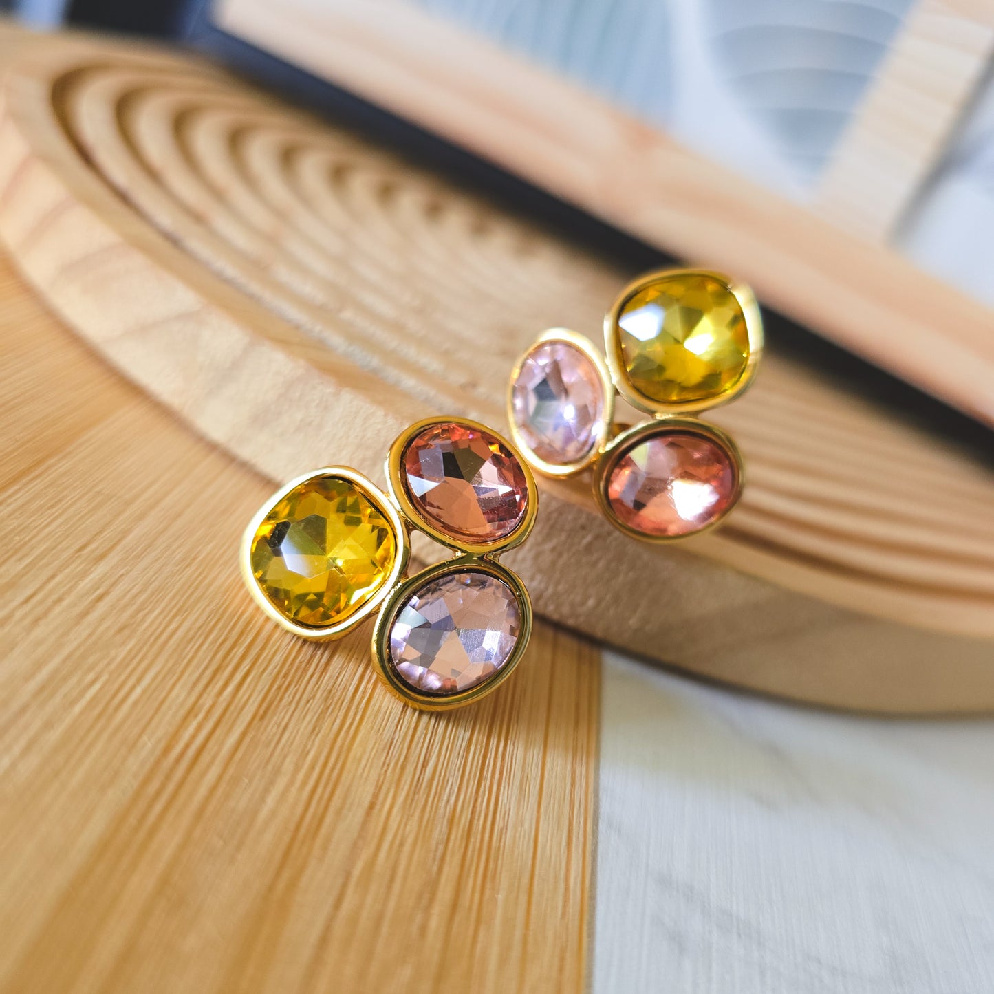 Glass Stone Colored earrings - Pink