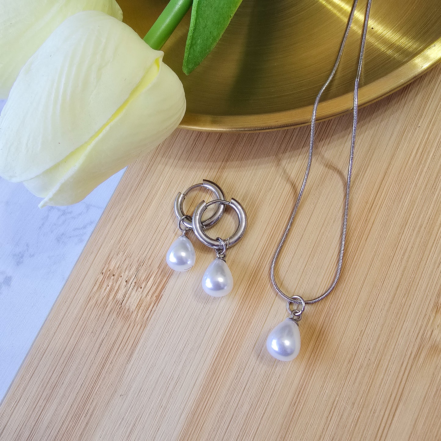 Pearl set silver necklace and earrings