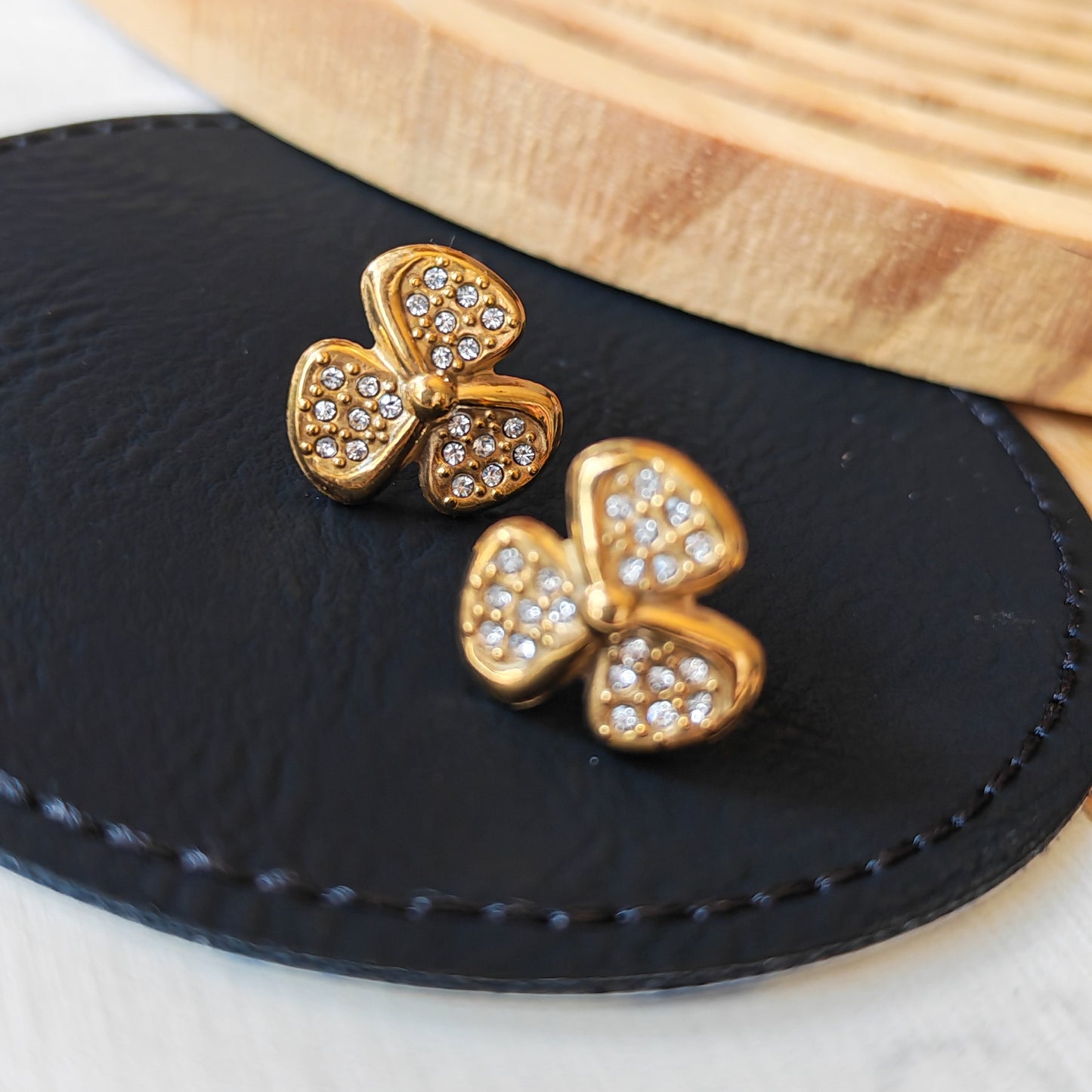Elegant Rhinestone flower stud