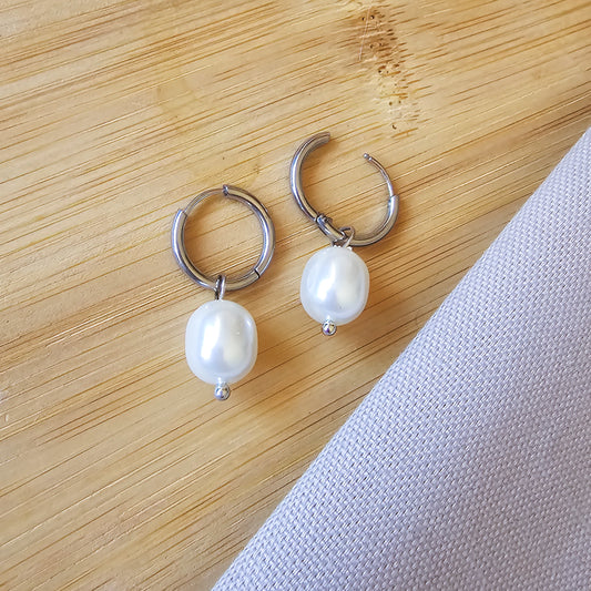 Faux design pearl earrings