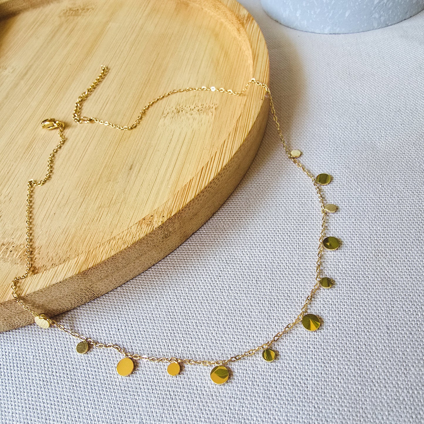 Round drop trending necklace