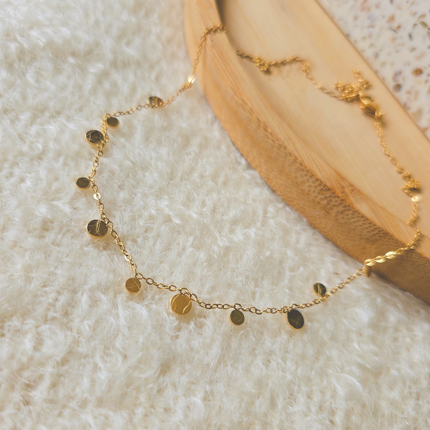 Round drop trending necklace