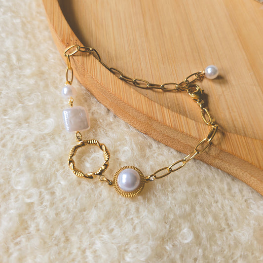 Elegant Pearl bracelet