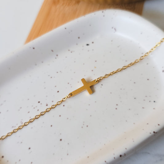 Elegant gold Cross bracelet