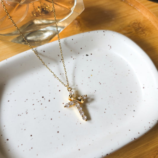 Loose Crown Cross necklace gold