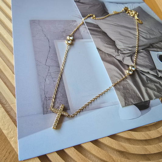 Rhinestone pendant cross necklace