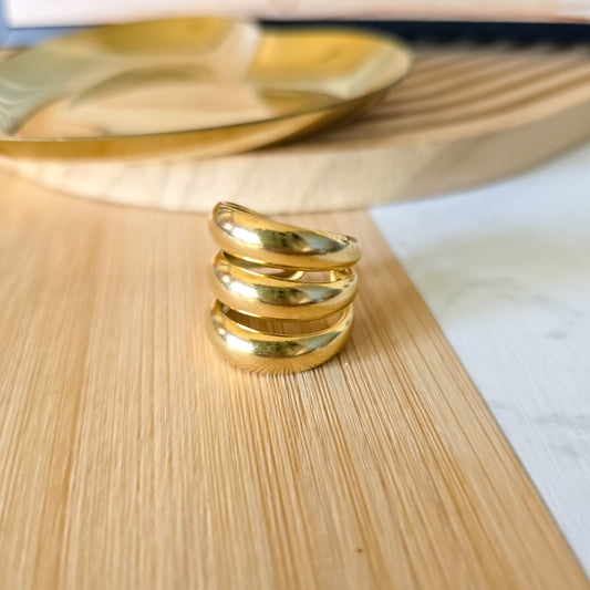 18k Gold line design bold ring