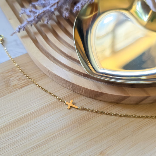 Elegant small cross bracelet
