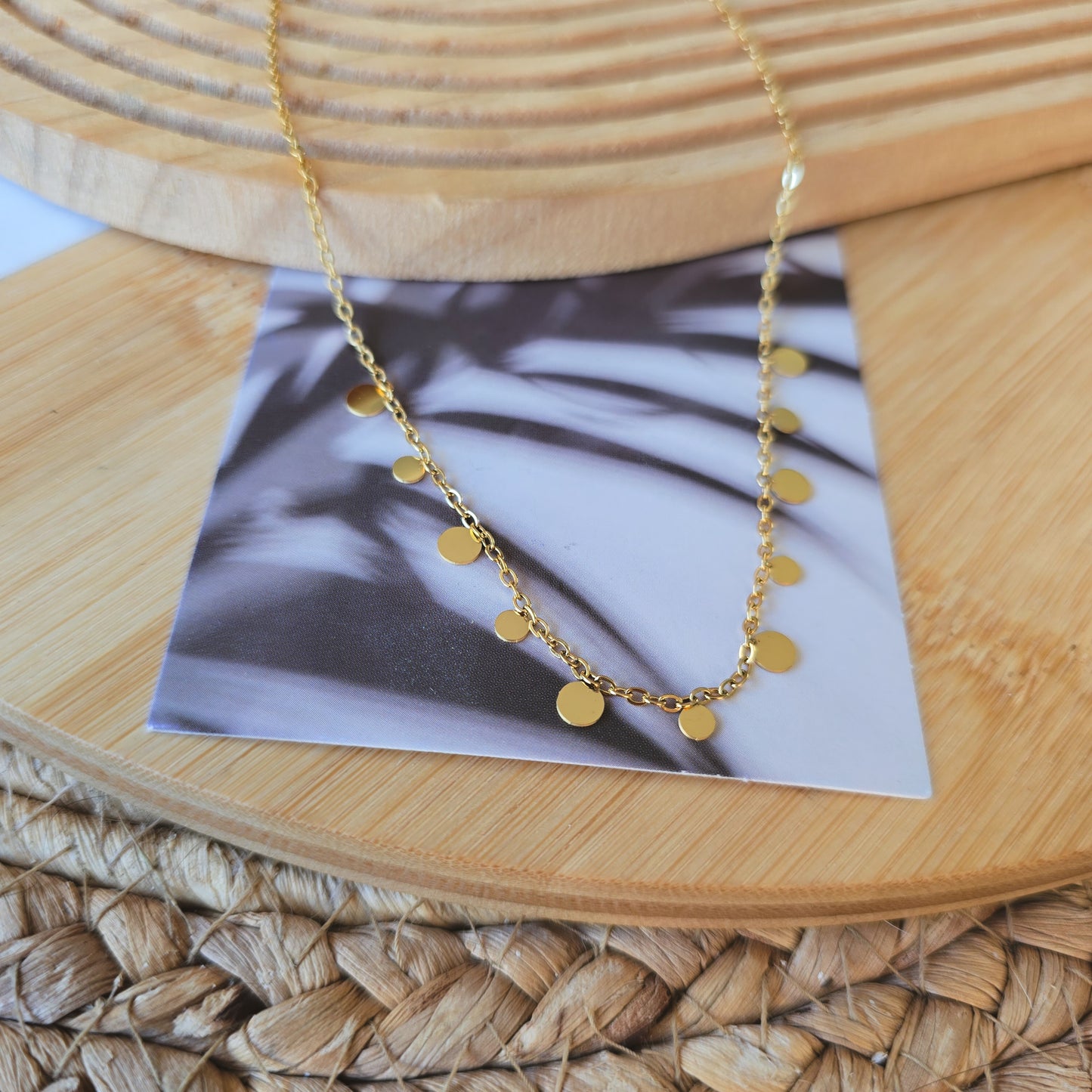 Round drop trending necklace