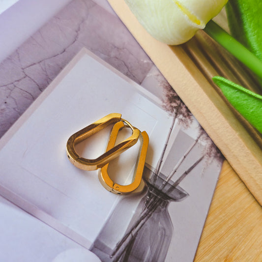 U shape gold earrings