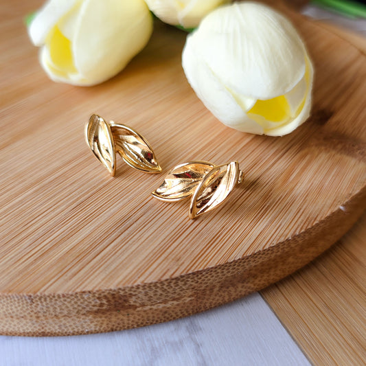 Leaf stud Gold earrings